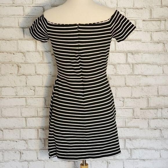 1.State Black and White Off the Shoulder Striped Faux Wrap Mini Dress Medium - Picture 5 of 6